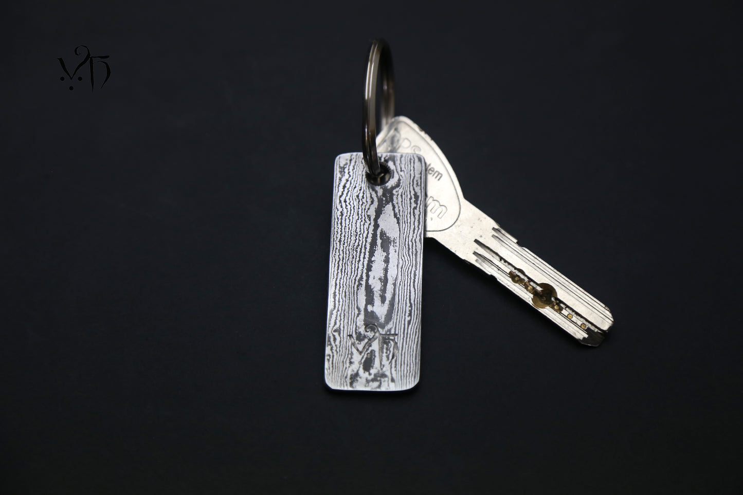 Keychain, Hand Forged Damascus. A Unique Gift for Metal Lovers, Craftsmanship and Traditional Forging