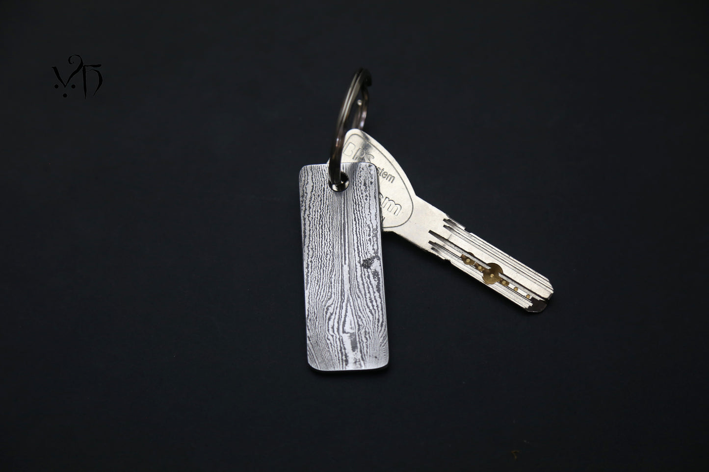 Keychain, Hand Forged Damascus. A Unique Gift for Metal Lovers, Craftsmanship and Traditional Forging